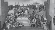 Jesus im Kreis seiner Jünger: die Abendmahlszene in der Vorhalle der Hofkirche bei der Passionsspiel-Aufführung 1938. (Bild: Schweizerische Theatersammlung Bern)