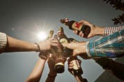 Prost! Der 28. April steht ganz im Zeichen des Bieres. (Bild: Pius Amrein / LZ)