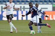 Sally Sarr erlöst den FCL in der 86. Minute mit seinem Treffer zum 1:0. (Bild: Keystone)