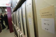 Im Bundesarchiv lagern 60 000 Laufmeter Akten. (Bild: M. Bieri/Keystone)
