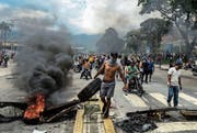 Proteste gegen die Regierung: In Venezuela gehen die Menschen in Scharen auf die Strassen. (Bild: Ronaldo Schemidt/AFP (Valencia, 6. August 2017))