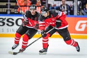 Die Kanadier begeistern in Prag das Publikum. Auch dank den Angreifern Sidney Crosby (links) und Jason Spezza. (Bild: Freshfocus/Andy Müller)