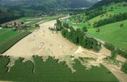 Das überflutete Gebiet Ettisbühl bei Malters im August 2005. (Bild pd)