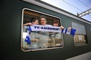 Die SBB setzen einen Extrazug ein, der die FCL-Fans sicher nach Basel bringt. (Bild: Archiv Neue LZ)