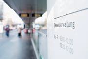 Der Sitz der Zuger Steuerverwaltung an der Bahnhofstrasse in Zug. (Bild: Maria Schmid (11. Januar 2018))
