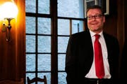 Er leitet die Expertengruppe, die die Zuger Sparvorschläge kritisch beleuchten soll: der Zürcher alt-Regierungsrat Markus Notter. (Bild: Keystone / Steffen Schmidt)
