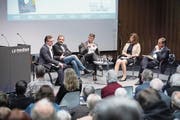 Die Podiumsteilnehmer von links: Kantonsrat Pirmin Müller (SVP), Schriftsteller Giuseppe Gracia, Moderator Jérôme Martinu, Kantonsrätin Ylfete Fanaj (SP) und Nationalrat Gerhard Pfister (CVP, Zug). (Bild: Pius Amrein (Luzern, 14. September 2017))