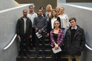 Teilnehmer des Schnupperstudiums mit Studierenden und Vertreterinnen und Vertretern der Universität Luzern sowie des SAH Schweizerisches Arbeiterhilfswerk Zentralschweiz. (Bild: Uni Luzern)