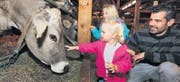 Elin Odermatt (vorne), ihre Schwester Jana und Vater Patrick Odermatt aus Rotkreuz bei den Kühen in der Tierhalle. (Bild: Daniel Frischherz / Archiv)