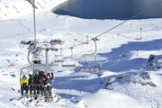 45 Wintersportler mussten aus einem Sessellift in Verbier befreit werden. (Symbolbild Keystone)