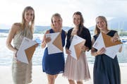 Sie sind vier von insgesamt 129 frisch diplomierten Lehrpersonen auf der Primarstufe und dürfen in Zukunft unterrichten: Julia Meier (v.l.n.r.), Chantal Frei, Julia Sarah Wüest und Eliane Pfister.