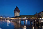 Am 14. April 1994 wurden die neue Kapellbrücke eingeweiht. (Bild: Pius Amrein / Neue LZ)