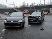 Zwei Personen wurden beim Unfall verletzt. (Bild: Luzerner Polizei (Luzern, 7. Februar 2018))