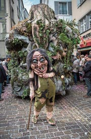 Die Gruppe X-tra als Wichte mit eigener Höhle im Schlepptau. (Bild: Boris Bürgisser (Luzern, 23. Februar 2017))