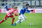 Der Luzerner Dario Lezcano (rechts) ist Andreas Wittwer vom FC Thun einen Schritt voraus. (Bild: Keystone / Dominik Baur)