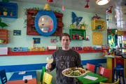 Armando Martinez ist Pächter des Restaurants Peacefood an der Maihofstrasse in Luzern. (Bild: Pius Amrein/LZ (Luzern, 9. März 2018))