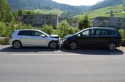 Beide Autofahrerinnen mussten nach dem Unfall ins Spital gebracht werden. (Bild: pd)