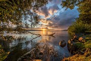 Ein wichtiges Ziel für Sempachersee Tourismus: Die Schärfung des touristischen Profils. Auf dem Bild: Sonnenuntergang am Sempachersee nach einem stürmischen Tag. (Bild: Leserbild Emanuel Niederhauser)