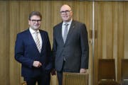 Die beiden CVP-Regierungsräte Beat Villiger (links) und Martin Pfister sind zur Wiederwahl vorgeschlagen. (Bild: Stefan Kaiser (Zug, 6. Januar 2018))