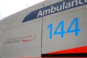 Beim Unfall wurde eine Autofahrerin verletzt. Sie musste mit dem Rettungsdienst ins Spital gefahren werden. (Symbolbild Neue LZ)