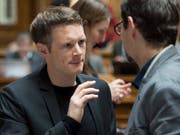 Der Aargauer Grünen-Nationalrat Jonas Fricker (links) zieht die Konsequenzen aus einem Votum zu Auschwitz im Nationalrat und tritt zurück. (Archivbild) (Bild: Keystone/LUKAS LEHMANN)