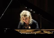 «Musiker müssen auch thematisieren, was in der Welt um uns geschieht», sagt Gabriela Montero überzeugt. (Bild: Peter Fischli/Lucerne Festival (Luzern, 19. November 2013))