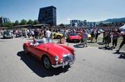 Dank dem sonnigen Wetter waren auf dem Stierenmarktareal besonders viele Oldtimer (Bild Stefan Kaiser)