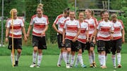 Die Frauen-Fussballnationalmannschaft im Training. Ganz rechts die Zugerin Sandra Betschart. (Bild: Andy Mueller/Freshfocus (Heelsum, 12. Juli 2017))