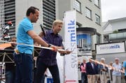 Magier Peter Marvey und OK-Präsident Damian Müller beim Start. (Bild: PD)
