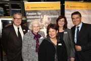 Die Familie Burkard im Frühjahr 2010 beim 100-Jahr-Jubiläum von Sika: Urs, Franziska (verstorben), Carmita, Monica und Fritz (von links). (Bild: Archiv «Neue Zuger Zeitung»)