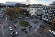 Der Bundesplatz-Kreisel in der Stadt Luzern. (Bild: Boris Bürgisser / Neue LZ)
