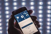 Der Aktienkurs von Facebook brach zwischenzeitlich um mehr als 6 Prozent ein. (Bild: Pius Amrein)