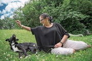 Monica Fusco aus Littau mit ihrem Hund Blacky. Sie haben die Hündin Paddy gefunden. (Bild: Pius Amrein (Littau, 7. Juli 217))