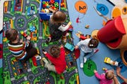 Betreuungsgutscheine vereinfachen die finanzielle Unterstützung von Kinderbetreuung durch die Gemeinden. (Bild: Archiv / Roger Gruetter)