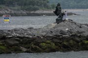 Die tell Statue auf Rat Island wird enthüllt. (Bild: pd)