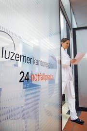 Die Notfallpraxen des Luzerner Kantonsspitals sind gefragt. Bild: Boris Bürgisser (Luzern, 29. November 2016)