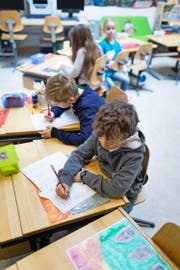 Im Kanton Luzern werden die meisten Schüler von regulären Lehrerinnen betreut – auch im Förderunterricht (Symbolbild). (Bild: Keystone/Gaetan Bally)