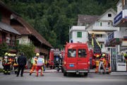Feuerwehreinsatz hinter der Wagner Tankstelle in Stans. (Bild: Corinne Glanzmann (18. Juli 2017, Stans))