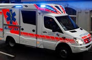 Der Bub wurde mit der Ambulanz ins Spital eingeliefert. (Archivbild Geri Holdener)