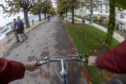 Das Velofahren auf dem Quai in Luzern ist heute verboten. (Bild: Philipp Schmidli (Luzern, 13. Oktober 2014, gestellte Szene))