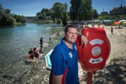 Ueli Bärtschi, Präsident der SLRG Luzern, bei der Freizeitanlage Reusszopf. (Bild: Pius Amrein (Luzern, 11. Juni 2017))
