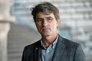 Mario Lütolf, Leiter Stadtraum und Veranstaltungen Stadt Luzern: «Den besten Glühwein gibt es am Weihnachtsmarkt auf dem Franziskanerplatz und bei mir zu Hause.» (Bild: Pius Amrein (LZ))