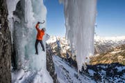 Dani Arnold klettert die Route Crack Baby in Kandersteg. (Bild: visualimpact/Thomas Senf)