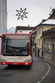 Der Bus nach Rickenbach fährt mit dem neuen Fahrplan fünf Minuten früher. (Bild Sandro Portmann)