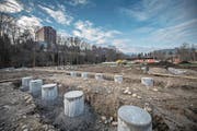 Die Fundamente für die Gartenhäuschen sind bereits erstellt. (Bild: Pius Amrein (Luzern, 31. Januar 2018))