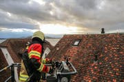 Die Freiwillige Feuerwehr Zug (FFZ) im Einsatz am Mittwoch nach dem Sturm Burglind. (Bild: FFZ)