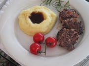 Wie zu Grossmutters Zeiten: Hacktätschli à la Gertrude (Bild: Herbert Huber)