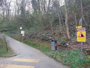 Die Tafel mit dem Hinweis auf möglichen Steinschlag beim Tribschenhornweg wurde im Herbst 2016 montiert. (Bild: pd)
