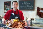 Ihm gehts um die Wurst: Martin Stalder in der Metzgerei Willimann. (Bild: Eveline Beerkircher)