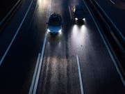 Bei der Ausfahrt Goldau filmte ein Fahrlehrer mit seiner Dash-Cam ein Auto, das ihn rechts überholte - die Aufzeichnungen dürfen als Beweis nicht verwertet werden. (Symbolbild) (Bild: KEYSTONE/GAETAN BALLY)